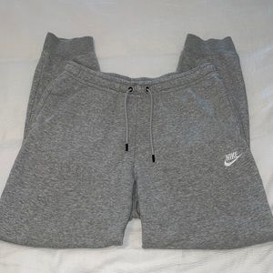 Women’s size medium Nike grey jogger sweatpants